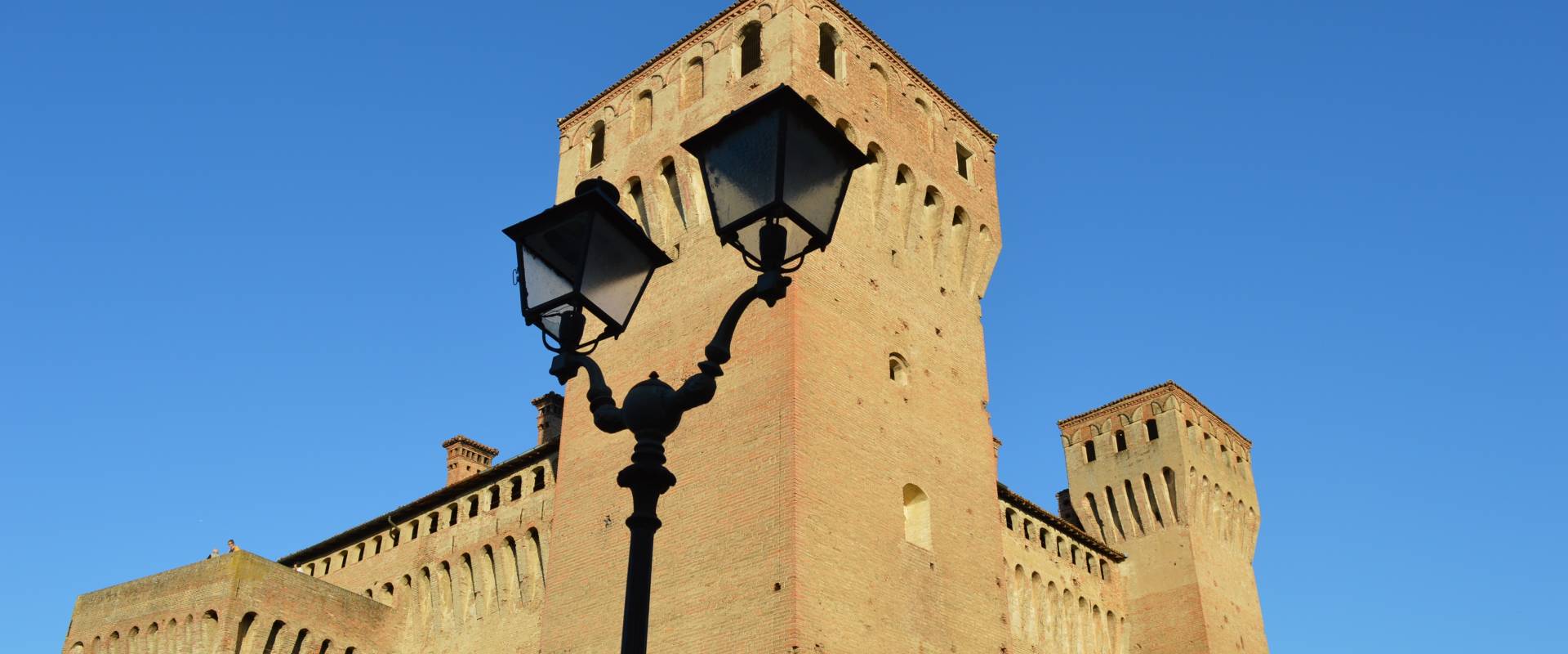 Castello di Vignola, veduta da Piazza dei Contrari foto di Cinzia Malaguti